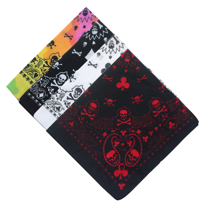 55 cm Bianco Nero Rosso Teschi - Bandana Blank White recensione e prezzo